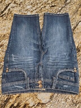 Democracy Women's Bermuda Style Jean Shorts. Size 6